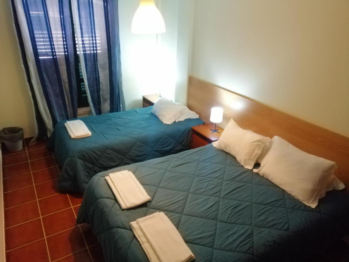 Supertubos Hostel *