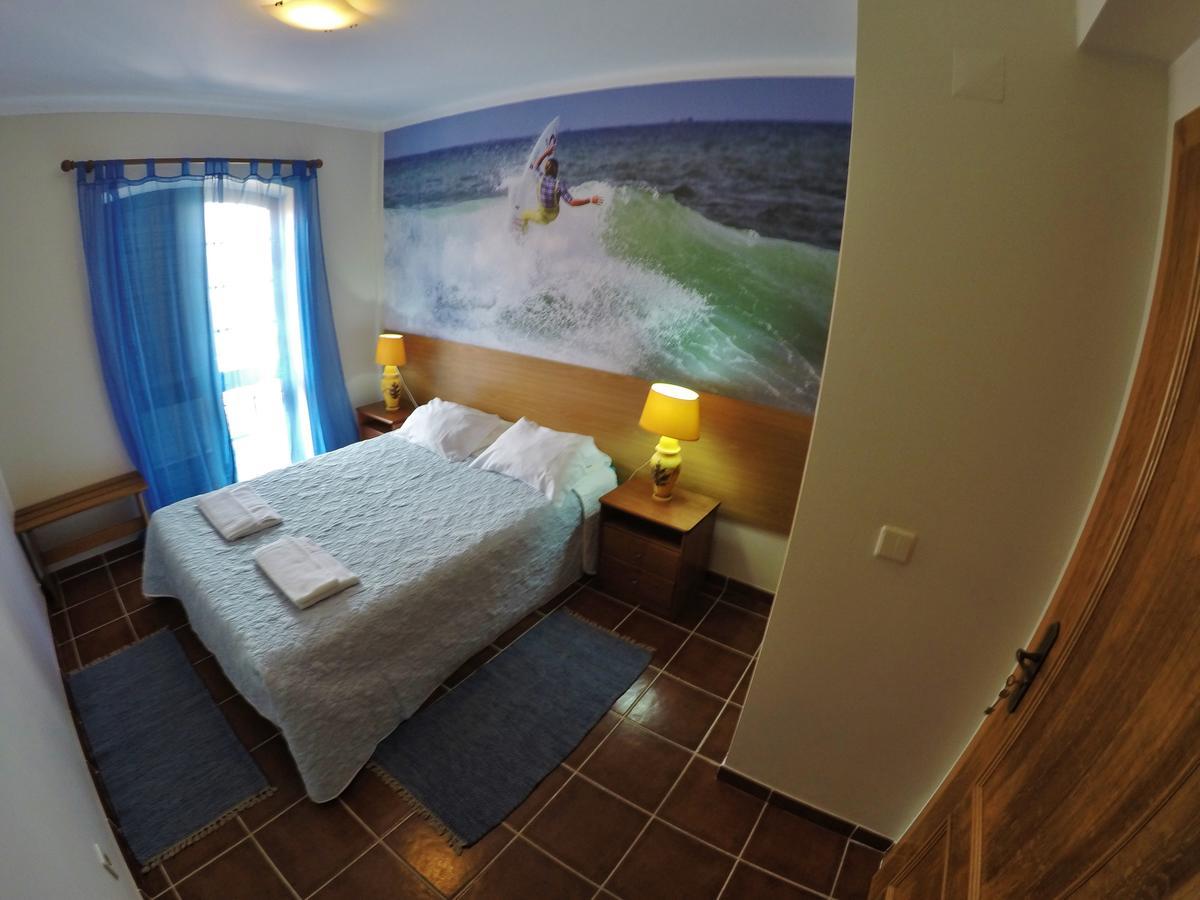 Supertubos Hostel *